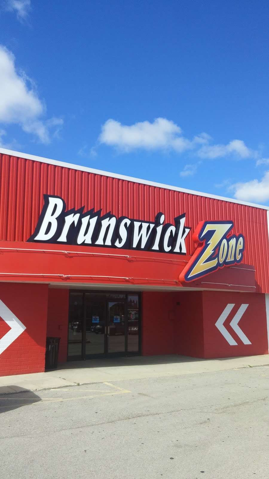 Brunswick Zone Fountain Square Lanes | 631 Lakehurst Rd, Waukegan, IL 60085, USA | Phone: (847) 473-2600