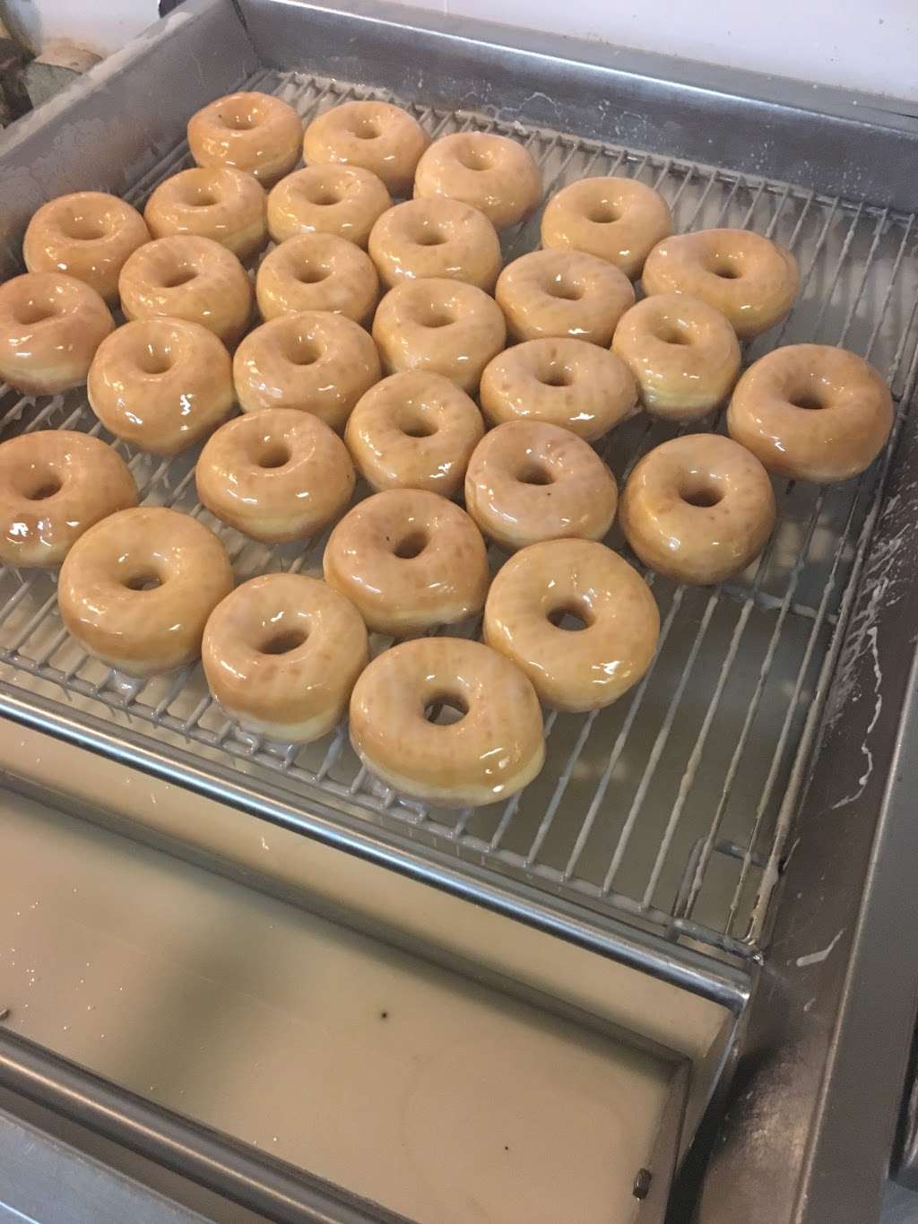 Donut Palace | 19919 FM 1485, New Caney, TX 77357, USA | Phone: (281) 689-1800