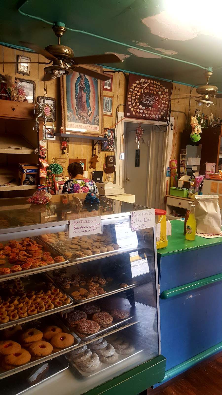 La Poblanita Bakery | 2411 N Zarzamora St, San Antonio, TX 78201, USA | Phone: (210) 732-1554