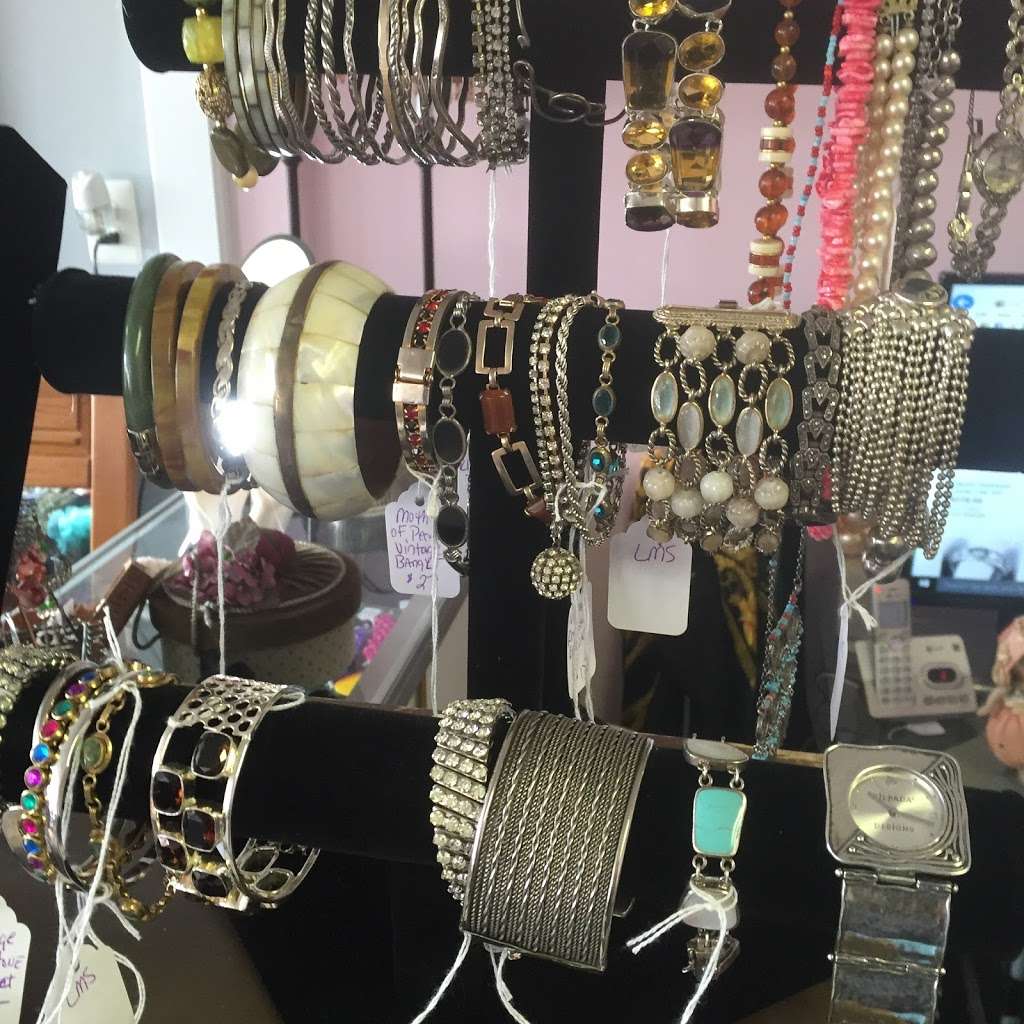 La Boutique Garage | 624 E Girard Ave, Philadelphia, PA 19125, USA | Phone: (215) 291-4910