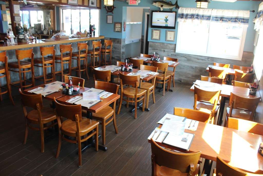 Nickys Clam Bar | 99 Maple Ave, Bay Shore, NY 11706, USA | Phone: (631) 665-6621