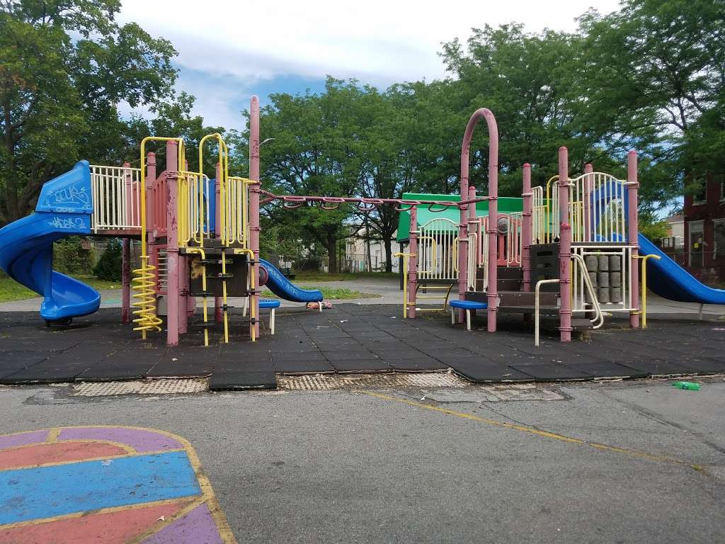 Reading Iron Playground | 723 Laurel St, Reading, PA 19602, USA | Phone: (877) 727-3234