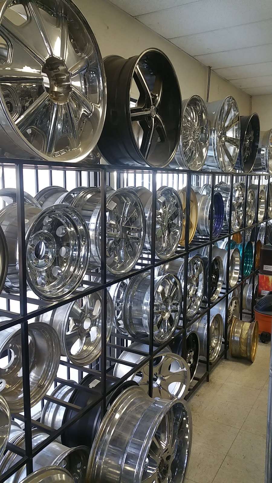 Perris Tire & Wheels Inc | 3575 N Perris Blvd, Perris, CA 92571, USA | Phone: (951) 943-5800