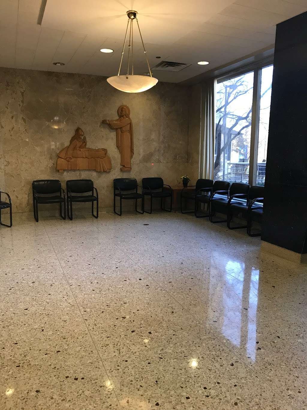 Holy Cross Physician Pavillion | 2701 W 68th St, Chicago, IL 60629, USA | Phone: (773) 884-7940