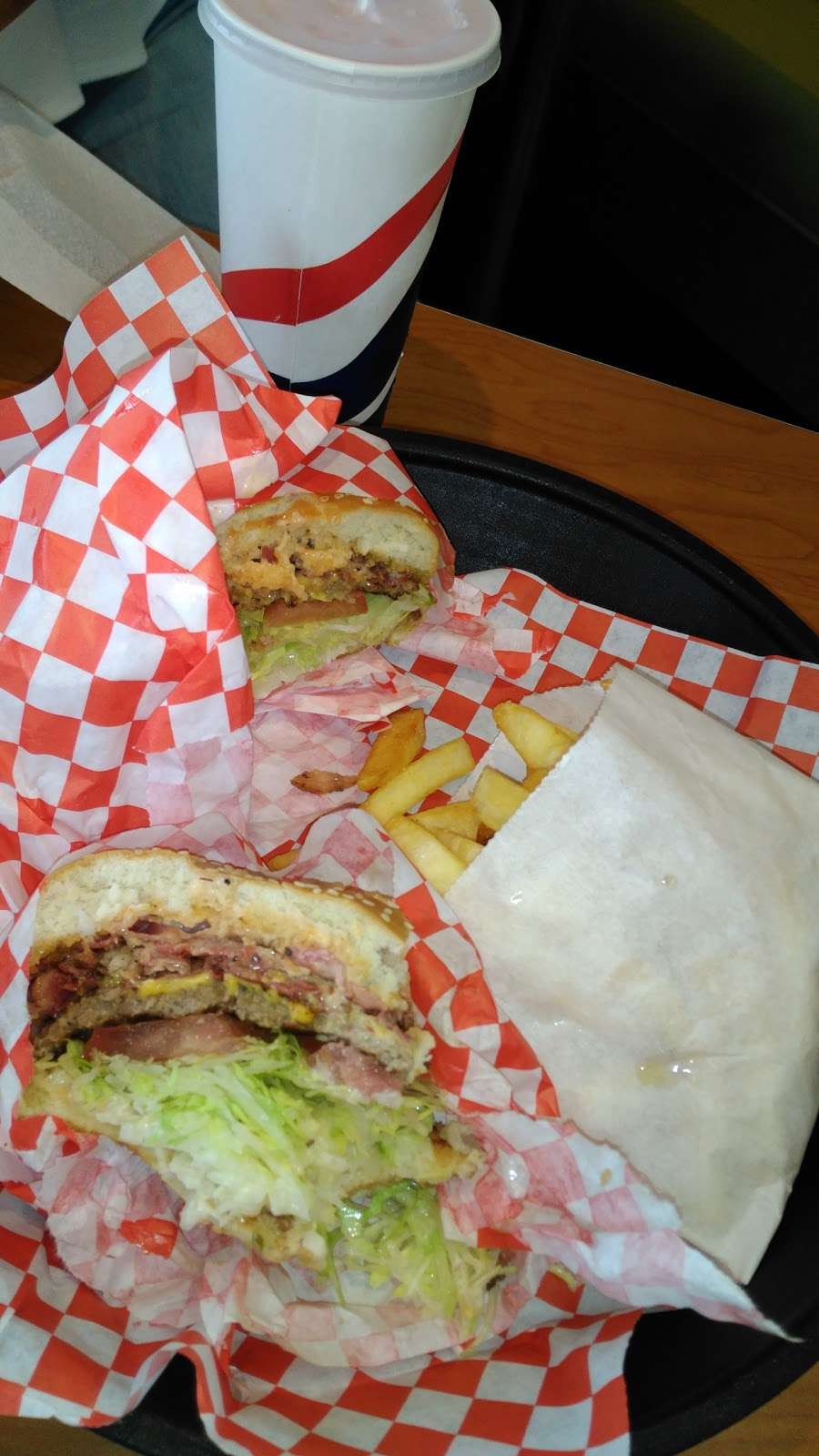 Fantasy Burgers | 1320 E South St, Long Beach, CA 90805, USA | Phone: (562) 422-2313