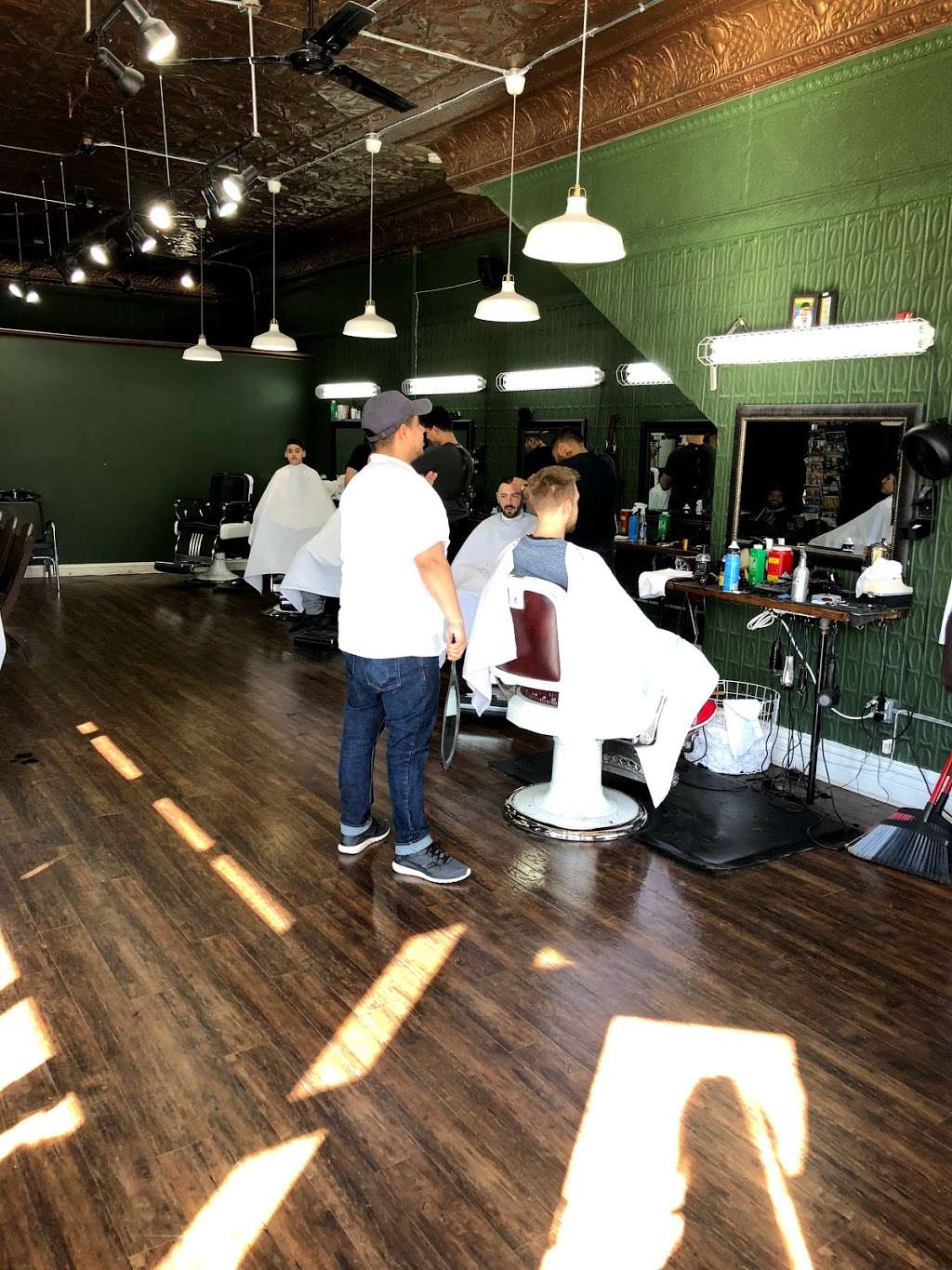 Barkers Barbershop | 818 W 18th St, Chicago, IL 60608, USA | Phone: (312) 846-6197