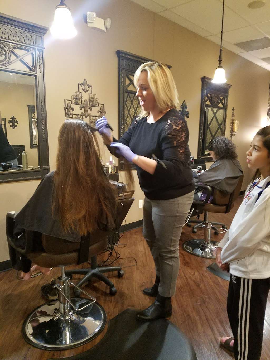 Se Faire Belle Salon | 510 NE 107th St, Kansas City, MO 64155, USA | Phone: (816) 436-5400