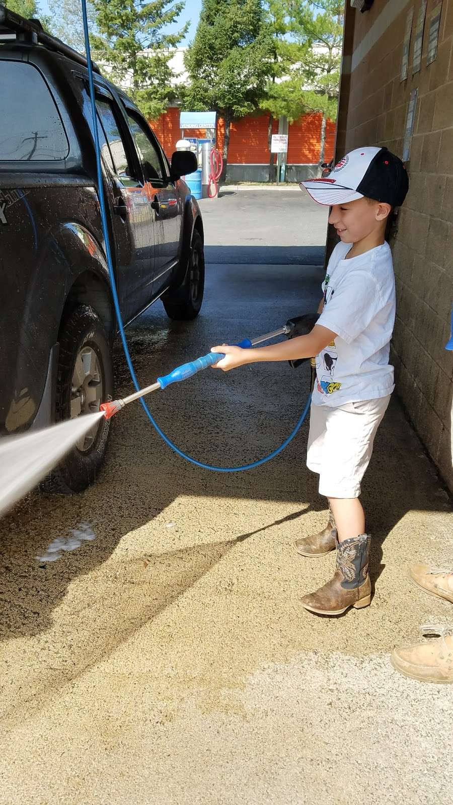 Stewart Ave Car Wash Inc | 215 Stewart Ave, Bethpage, NY 11714, USA