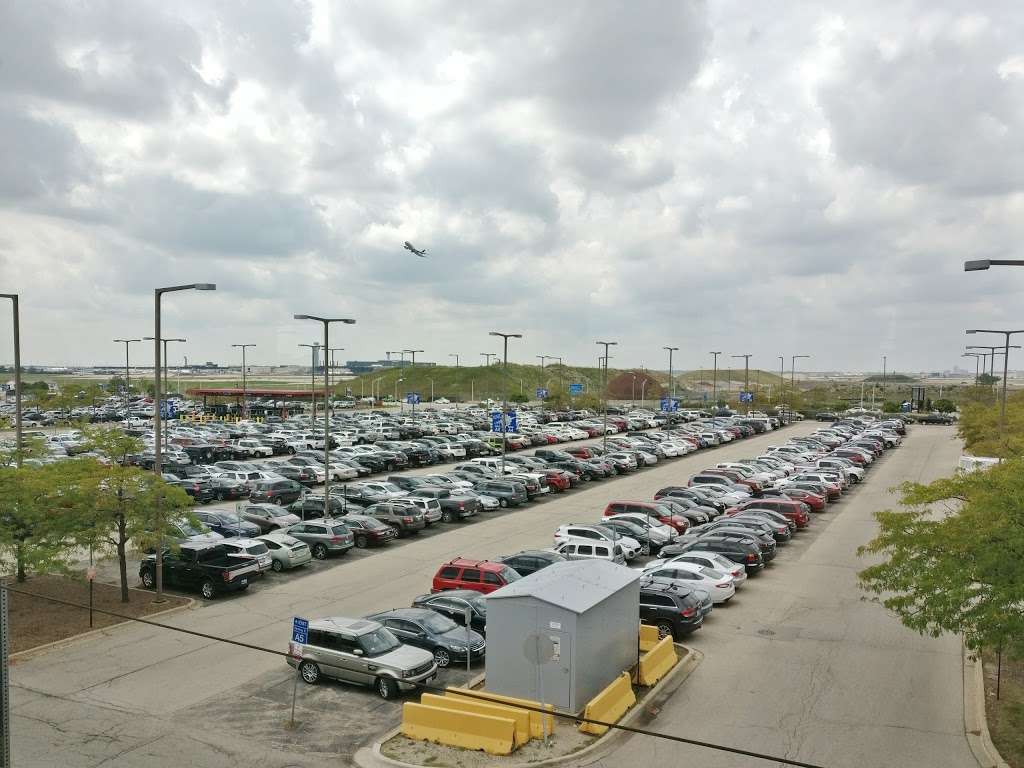 Economy Parking Lot E | Bessie Coleman Dr, Chicago, IL 60666, USA | Phone: (773) 686-7530