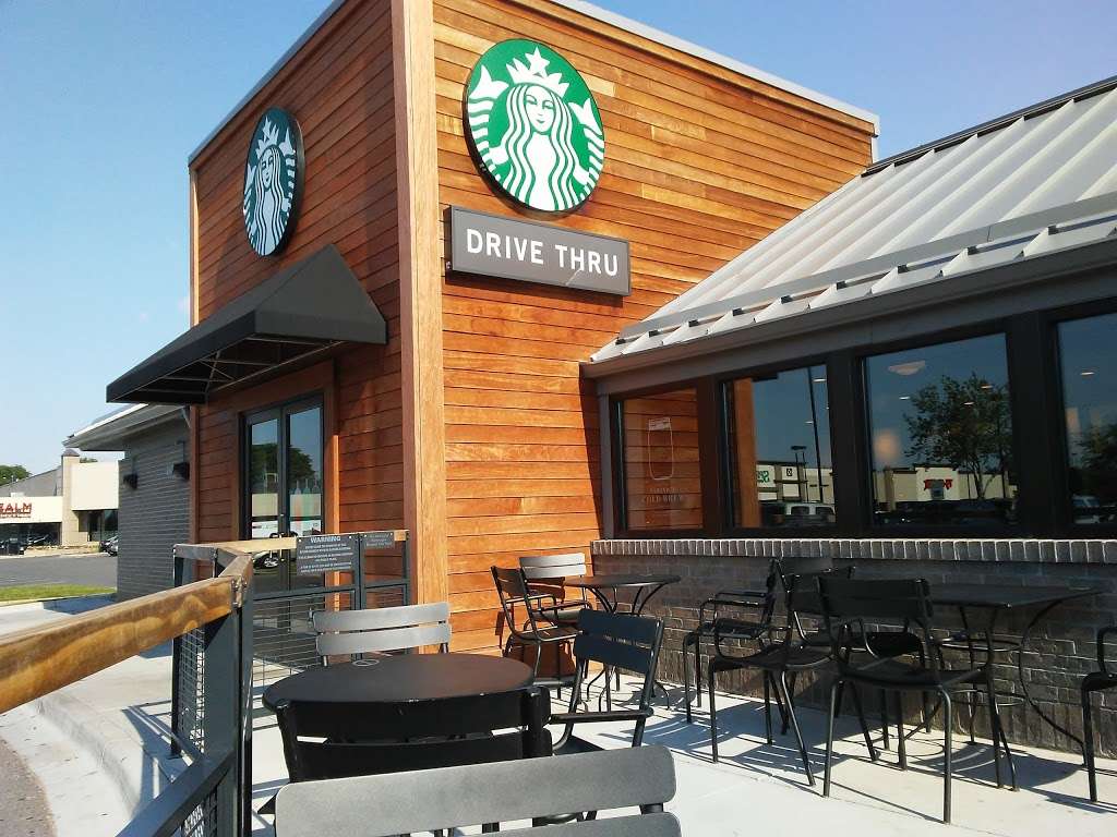 Starbucks | 92 S Wadsworth Blvd, Lakewood, CO 80226, USA | Phone: (303) 202-2787