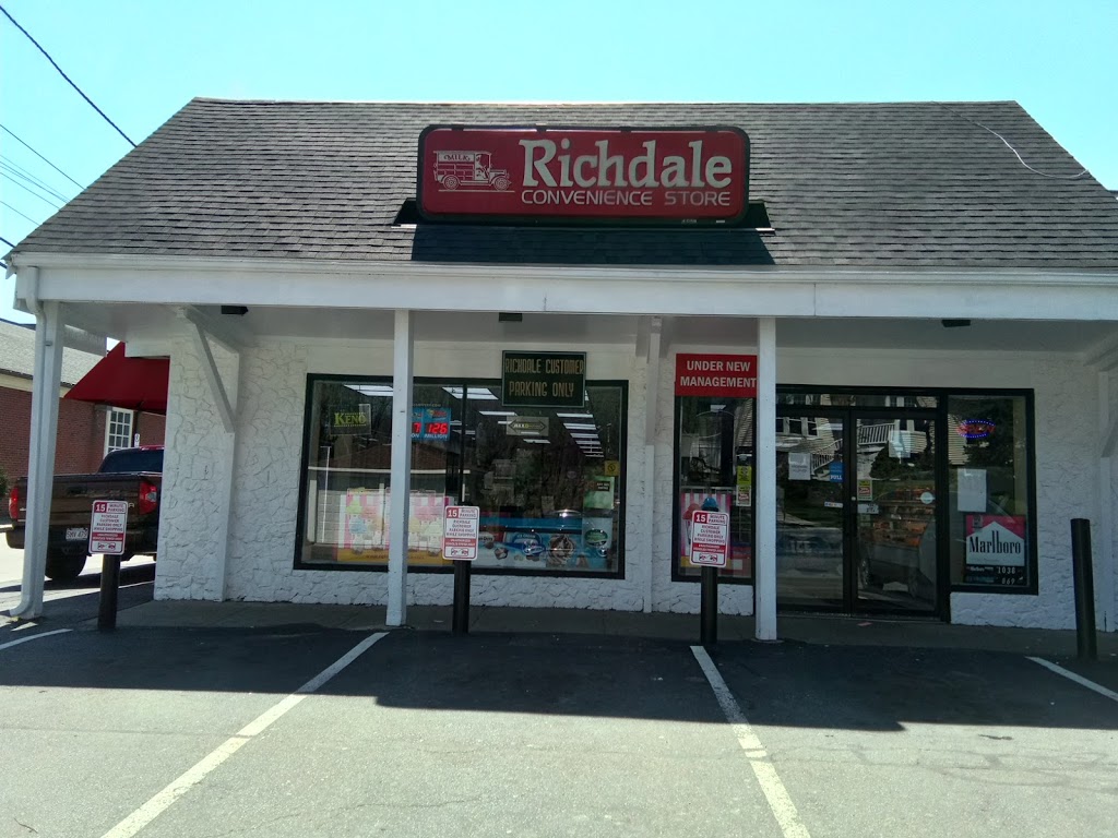 Richdale Convenience Store | 29 Smith St, Marblehead, MA 01945, USA | Phone: (781) 631-4869