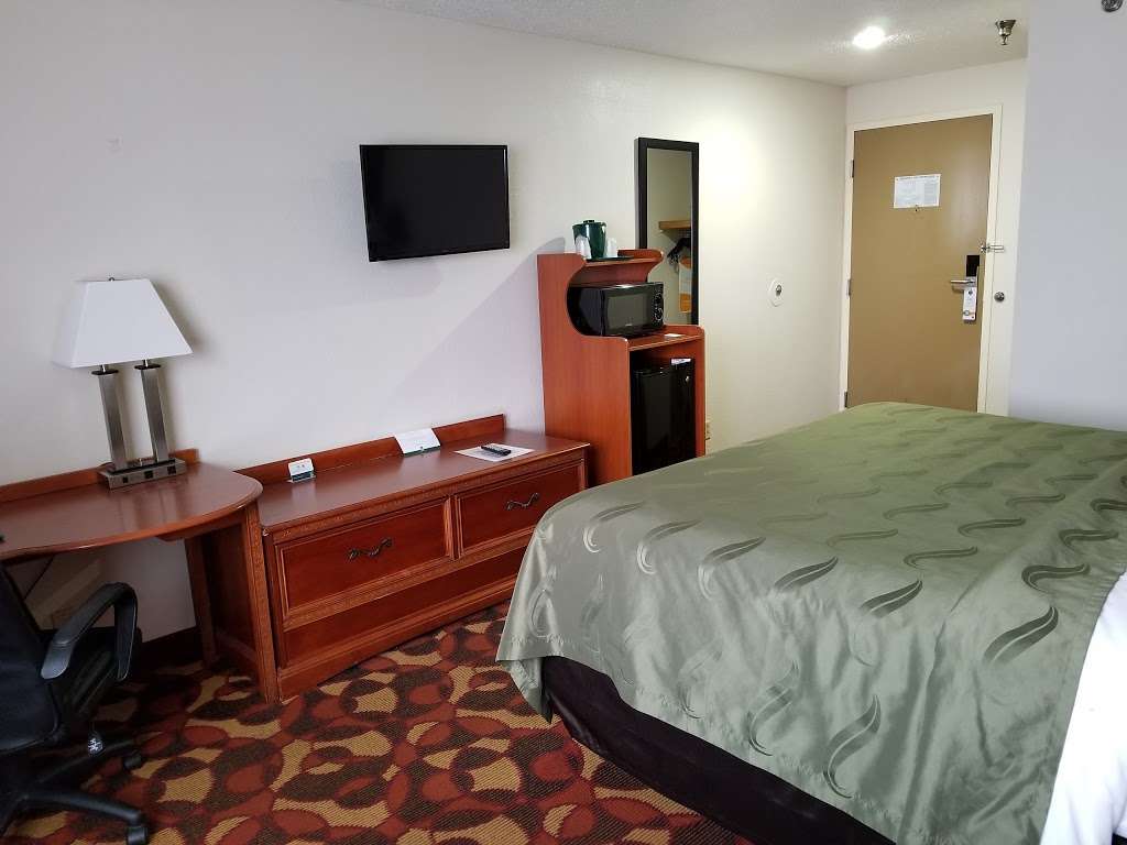 Quality Inn & Suites | 1051 N Cambridge Ave, Kansas City, MO 64120, USA | Phone: (816) 483-7900