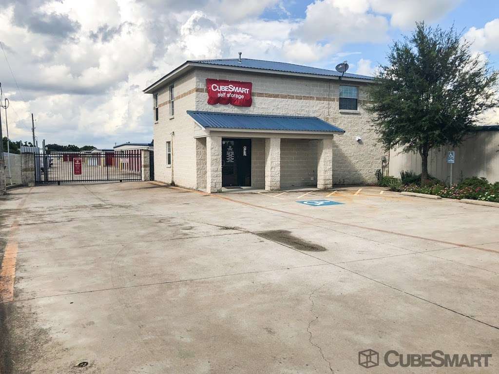 CubeSmart Self Storage | 7705 McHard Rd, Houston, TX 77053, USA | Phone: (281) 438-1818