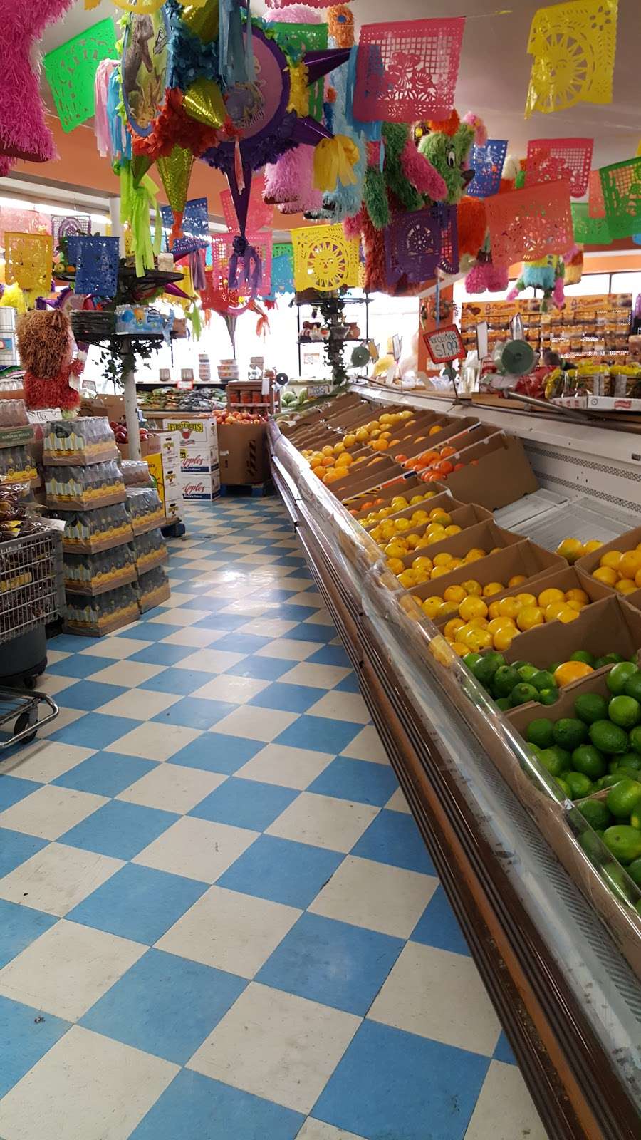 Lomelis International Supermarket | 230 N Cedar Lake Rd, Round Lake, IL 60073, USA | Phone: (847) 546-0166