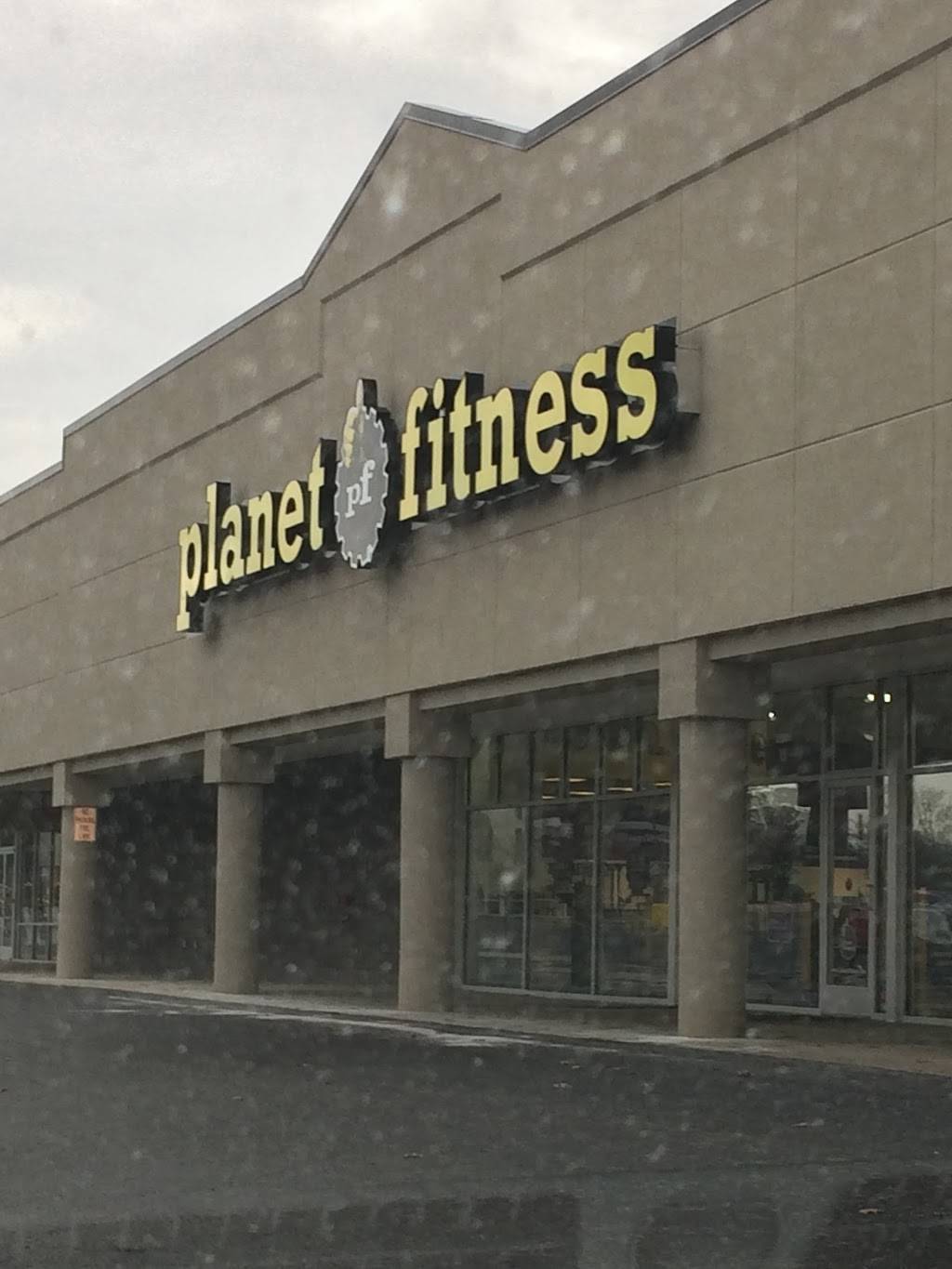 Planet Fitness | 393 E Main St, Hendersonville, TN 37075, USA | Phone: (615) 348-7555