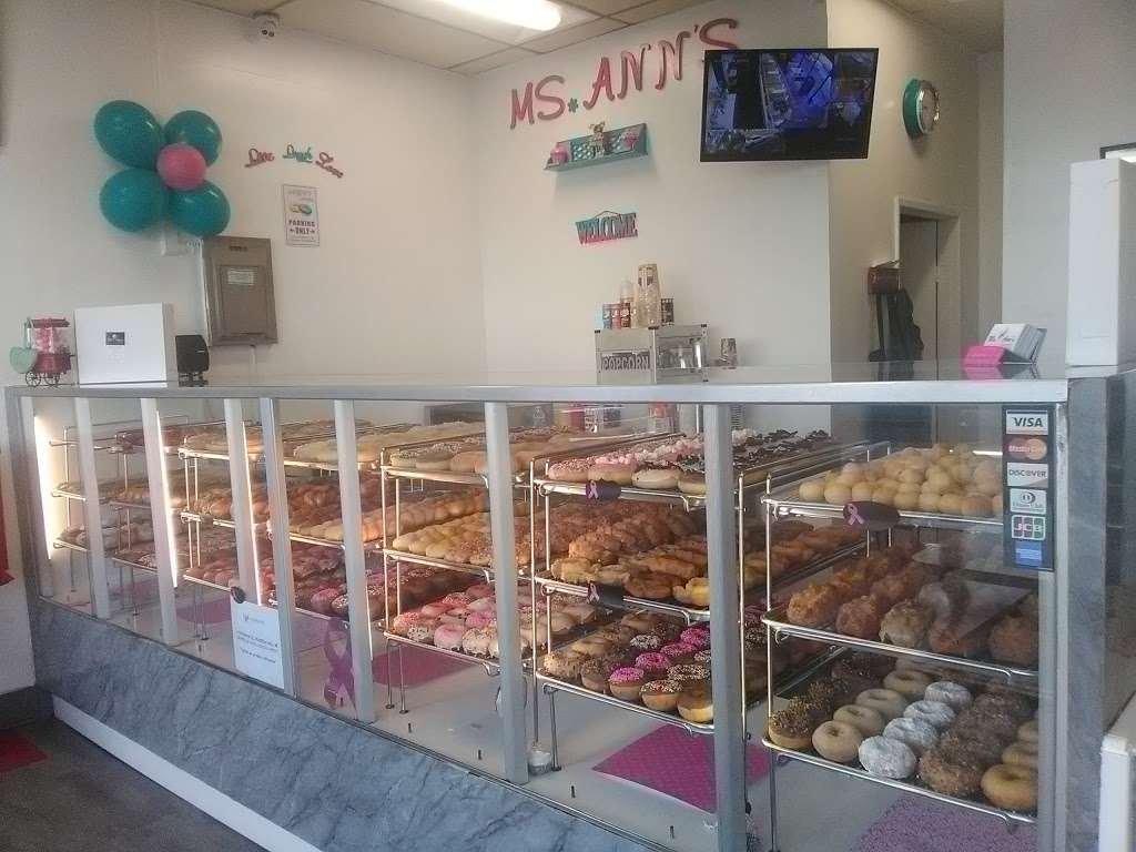 Ms. Anns Donuts & Cafe | 100 E Century Blvd #4710, Los Angeles, CA 90003, USA | Phone: (323) 696-9499