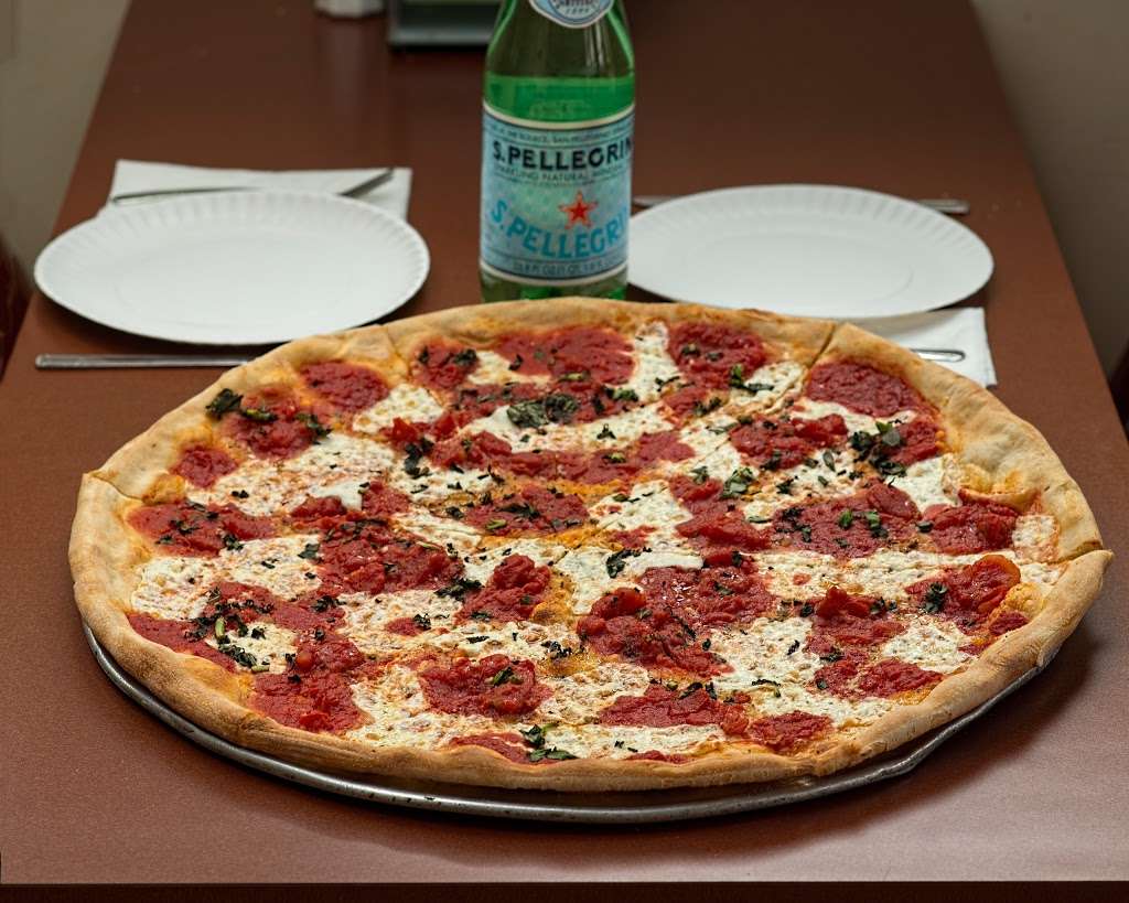 IL Forno Brick Oven Pizza | 1536 Paterson Plank Rd, Secaucus, NJ 07094, USA | Phone: (201) 864-6576