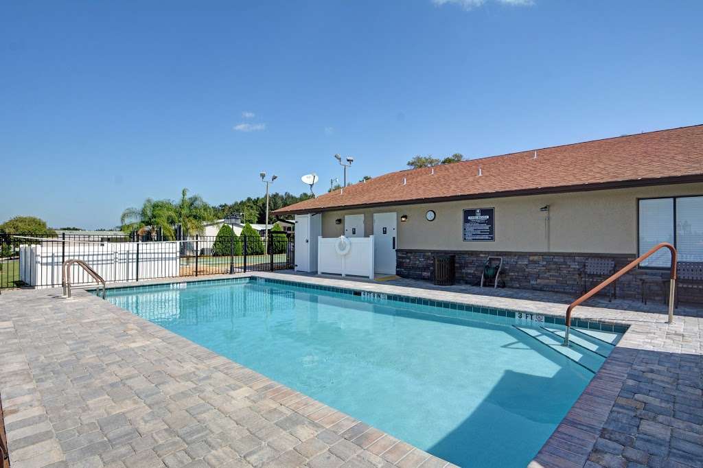 Water Oak Country Club Estates | 106 Evergreen Ln, Lady Lake, FL 32159, USA | Phone: (352) 753-3000