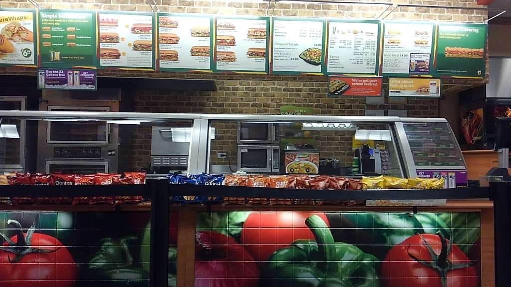 Subway Restaurants | 1756 W Lake St, Hanover Park, IL 60133, USA | Phone: (630) 736-0180