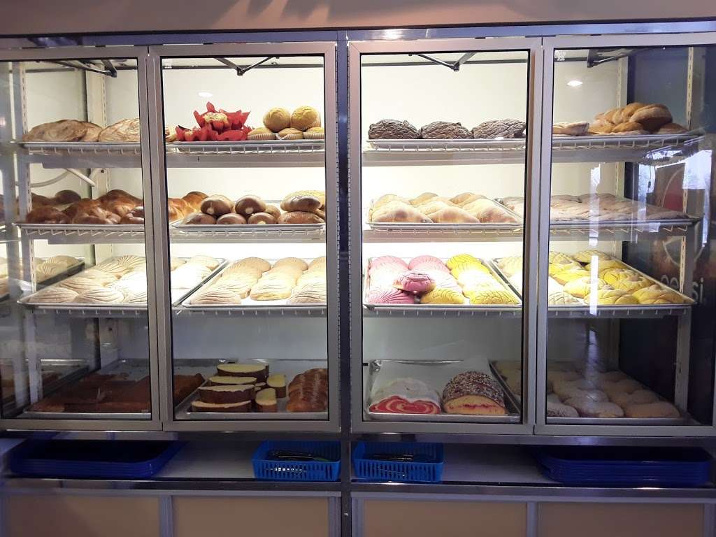 Panaderia El Bizcocho | 11601 E Montview Blvd, Aurora, CO 80010, USA | Phone: (720) 389-5018