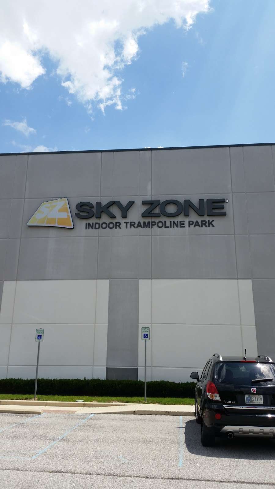 Sky Zone Trampoline Park | 851 Columbia Rd STE 172, Plainfield, IN 46168, USA | Phone: (317) 268-3200