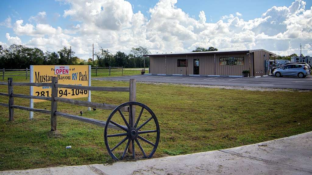 Mustang Bayou RV Park | 1558 County Rd 99, Alvin, TX 77511, USA | Phone: (281) 794-1046