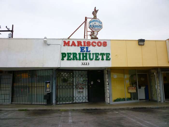 Mariscos El Perihuete | 3223 Tweedy Blvd, South Gate, CA 90280, USA | Phone: (323) 566-6726