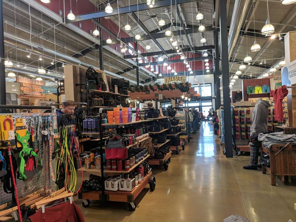 Duluth Trading Company | 13890 Cabela Pkwy, Noblesville, IN 46060, USA | Phone: (317) 565-6000