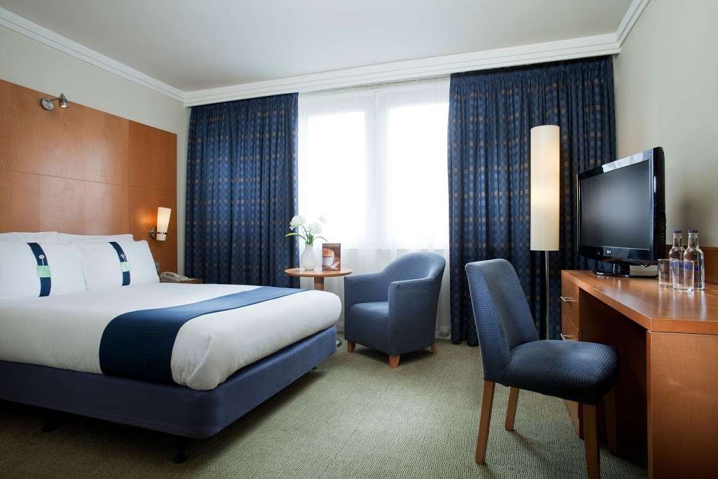 Holiday Inn London Sutton | Gibson Rd, Sutton SM1 2RF, UK | Phone: 0871 942 9113