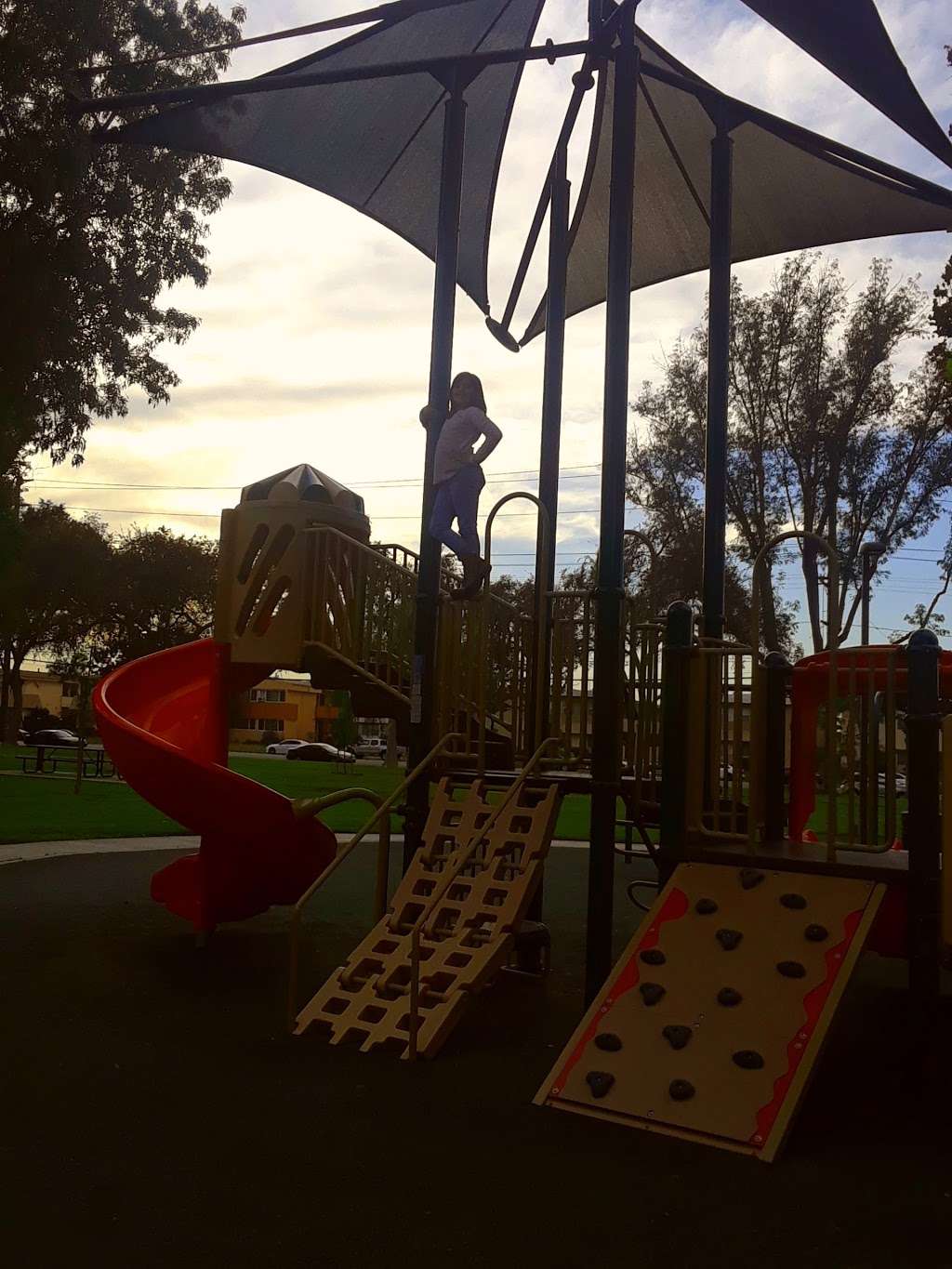 Little Lake Park | 10900 Pioneer Blvd, Santa Fe Springs, CA 90670, USA | Phone: (562) 941-9585