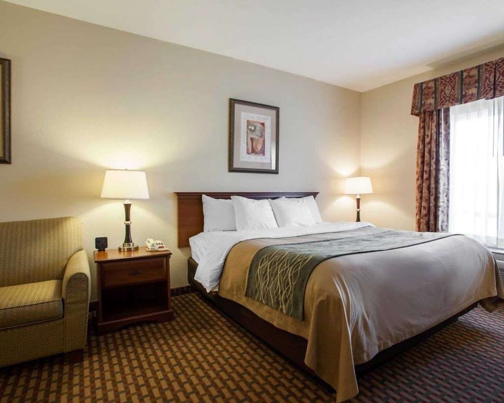 Comfort Inn & Suites | 2304 S Commercial St, Harrisonville, MO 64701, USA | Phone: (816) 884-4124