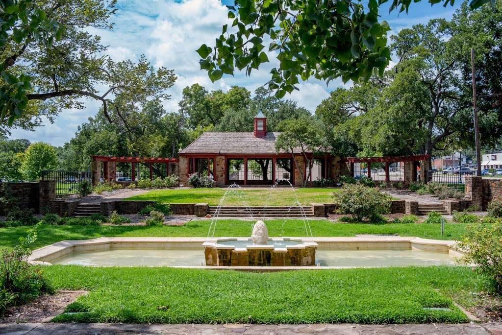 Lake Cliff Park | 300 E Colorado Blvd, Dallas, TX 75201, USA | Phone: (972) 963-0513