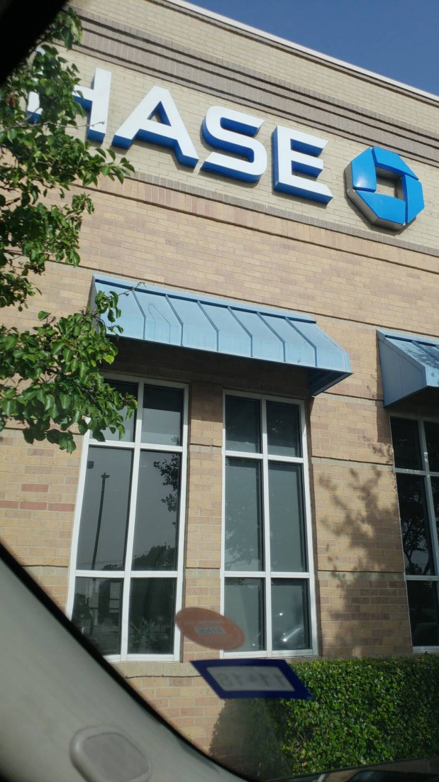 Chase Bank | 3980 S Carrier Pkwy, Grand Prairie, TX 75052, USA | Phone: (972) 264-3416