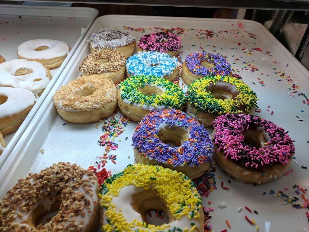 Hole In One Donuts | 2076 E Edgewood Dr, Lakeland, FL 33803, USA | Phone: (863) 665-8385