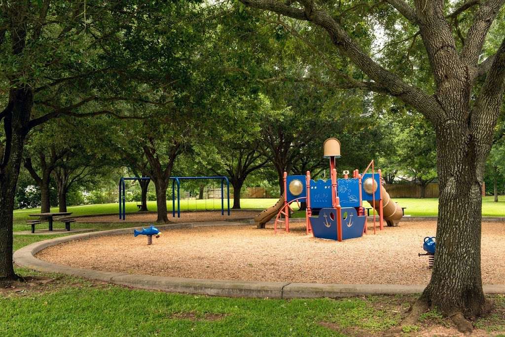 Sugar Lakes Park | 120 Bay View Dr, Sugar Land, TX 77478, USA | Phone: (281) 275-2825