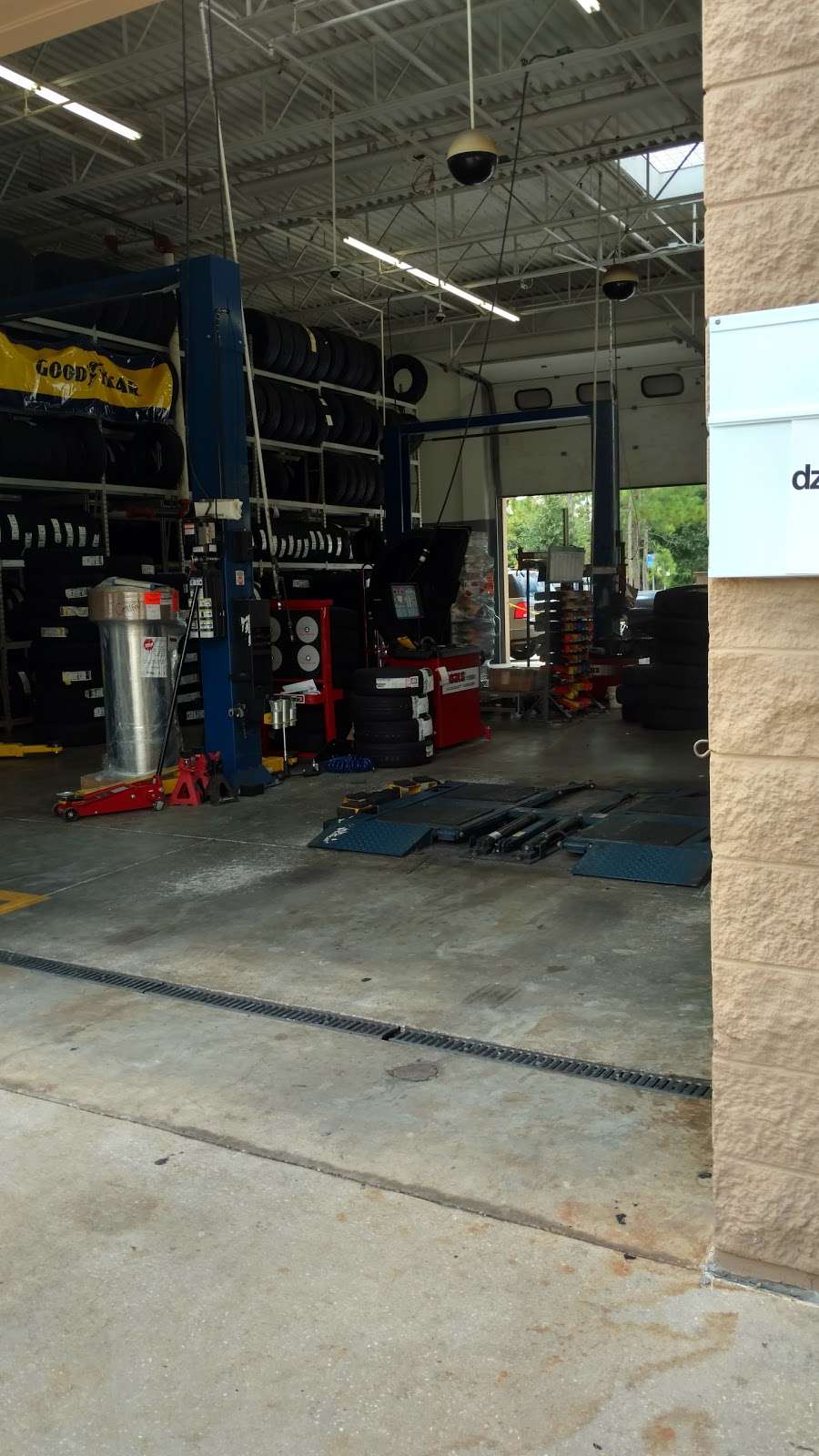 Walmart Auto Care Centers | 2500 S Kirkman Rd, Orlando, FL 32811, USA | Phone: (407) 523-8088