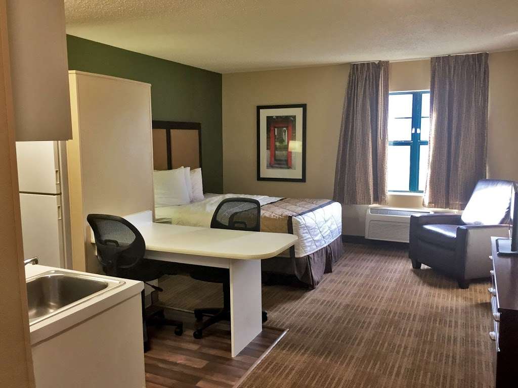 Extended Stay America - Kansas City - Airport - Plaza Circle | 11712 NW Plaza Cir, Kansas City, MO 64153, USA | Phone: (816) 270-7829