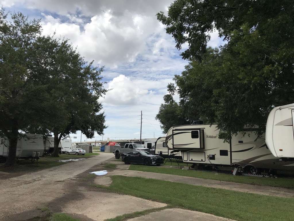 USA RV Park | 20825 Southwest Fwy, Sugar Land, TX 77479, USA | Phone: (281) 343-0626