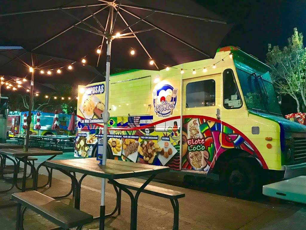 Los Cipotes Food Truck | 5805 W Irlo Bronson Memorial Hwy, Kissimmee, FL 34746, USA | Phone: (407) 502-8202