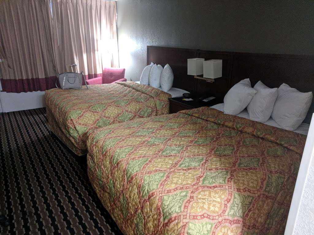 Days Inn by Wyndham Charlotte Airport North | 2625 Little Rock Rd, Charlotte, NC 28214, USA | Phone: (980) 236-0297