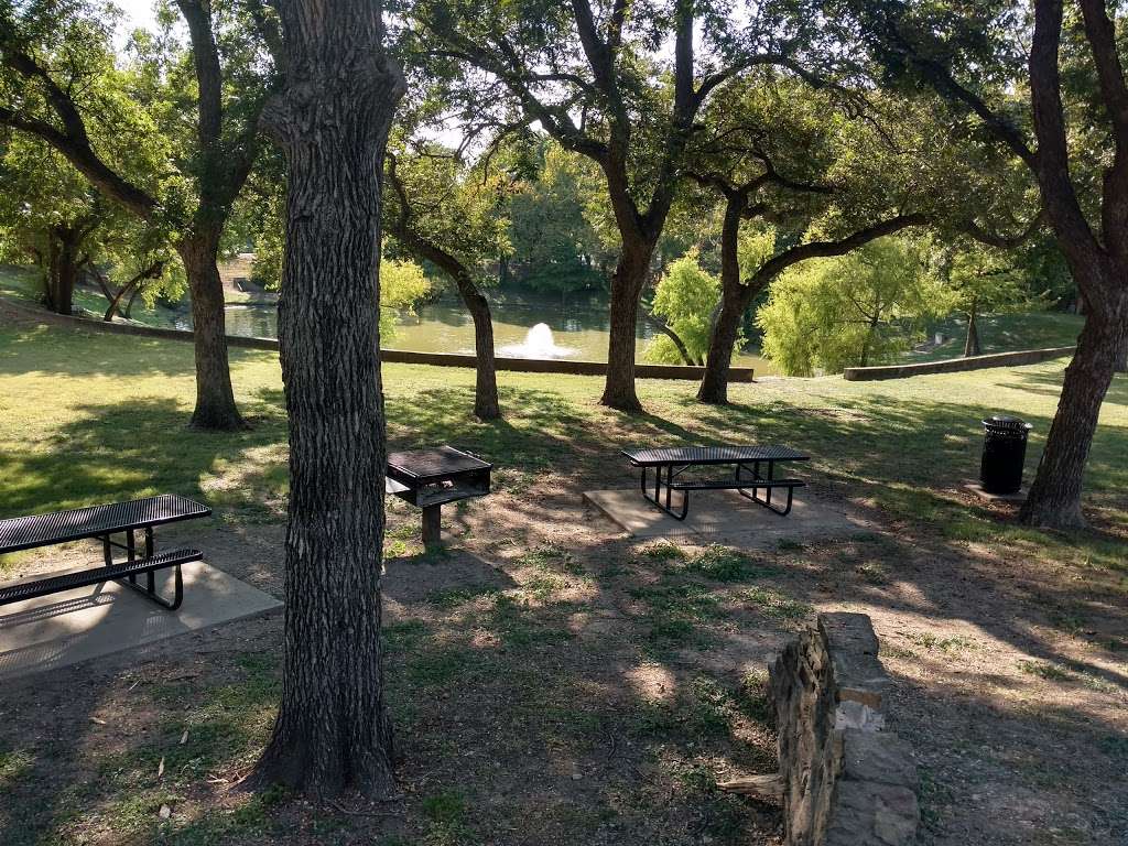 Bentwood Park | 6011 Bentwood Trail, Dallas, TX 75252, USA | Phone: (817) 475-7595