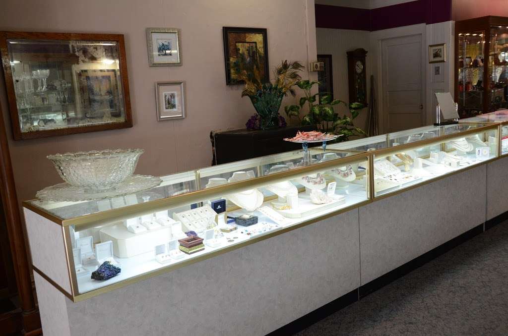 Knutson Jewelers Inc | 117 S Main St, Jefferson, WI 53549, USA | Phone: (920) 674-4200