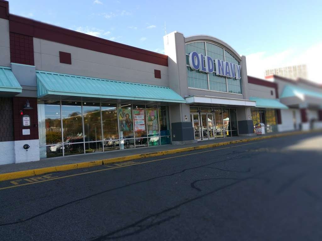 Old Navy | 485 River Rd, Edgewater, NJ 07020, USA | Phone: (201) 943-7300