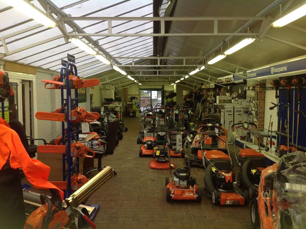 Sevenoaks Mowers Ltd & Robotic Mower Centre | Sevenoaks Garden Centre Unit B, 2 Main Road,Sundridge, Sundridge, Sevenoaks TN14 6ED, UK | Phone: 01732 740271