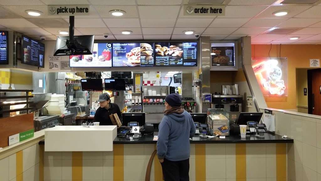 McDonalds | 13811 20th Ave, College Point, NY 11356, USA | Phone: (718) 358-1177