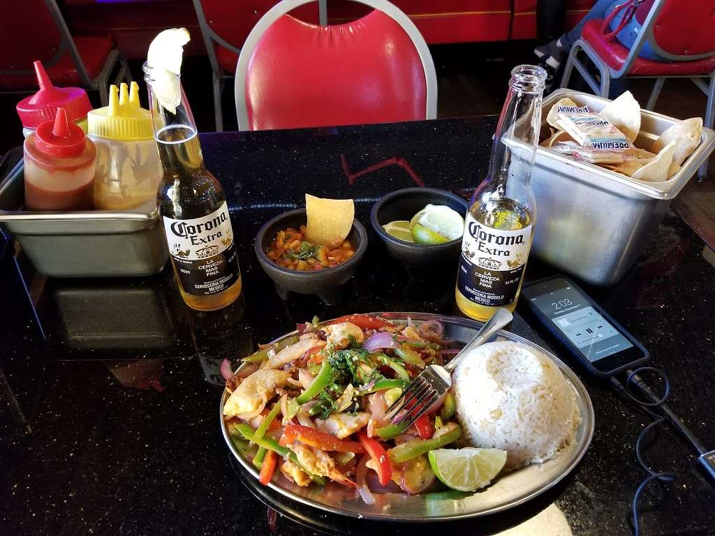 GRINGOS Mariscos and Beer | 4209 W Washington Blvd #104, Los Angeles, CA 90019, USA | Phone: (323) 737-3977