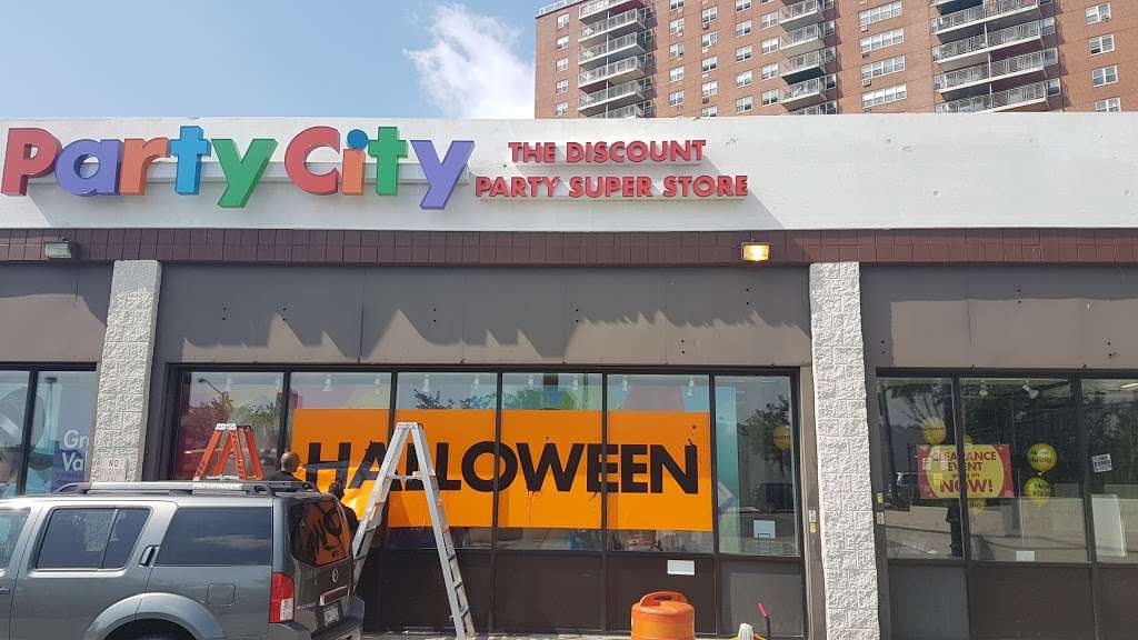Party City | 815 Hutchinson River Pkwy, The Bronx, NY 10473, USA | Phone: (718) 823-3949