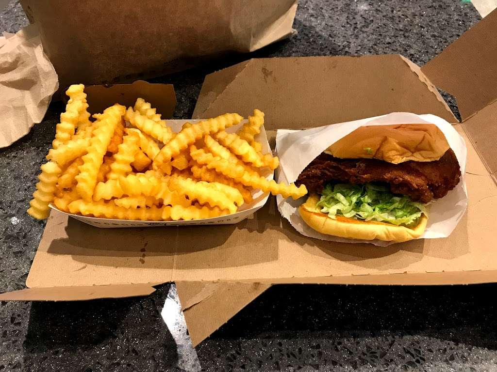 Shake Shack | Phoenix Sky Harbor International Airport (PHX), Terminal 3, 3400 E Sky Harbor Blvd, Phoenix, AZ 85034, USA