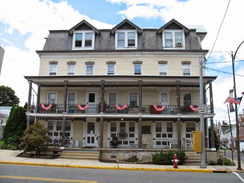 Fine Lodging | 700 Main St, Slatington, PA 18080, USA | Phone: (610) 760-0700