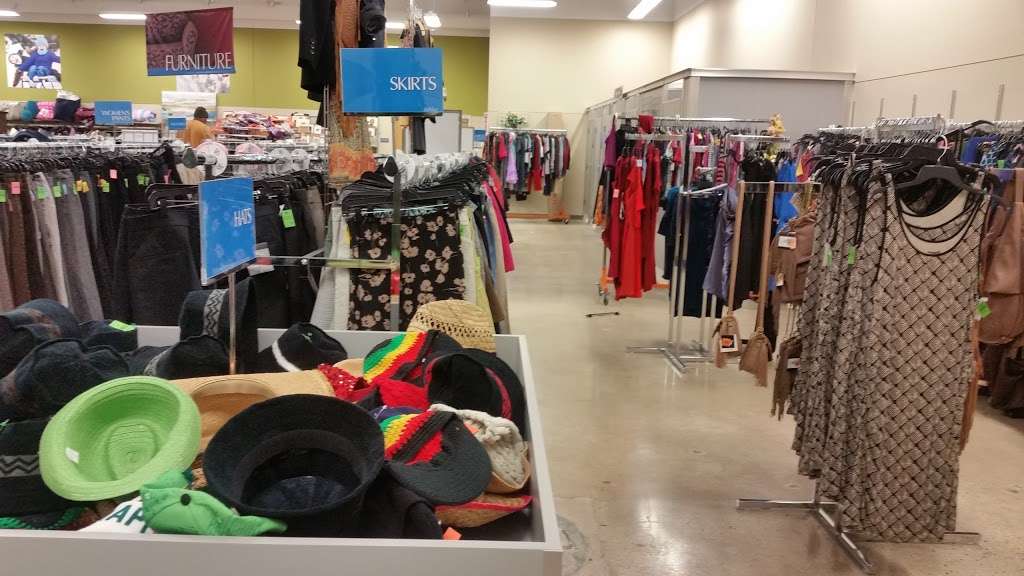 Goodwill Store & Donation Center in Evanston | 1916B Dempster Street, Evanston, IL 60202, USA | Phone: (847) 905-1202